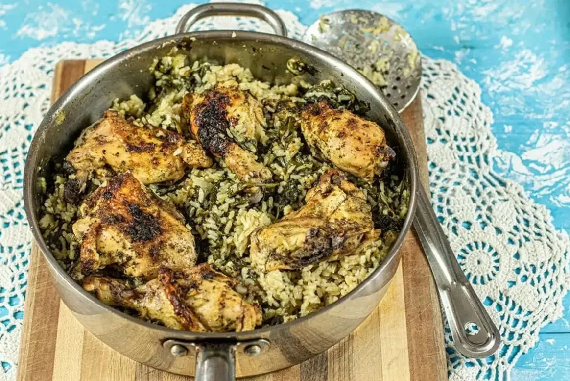 اسفناج پلو با مرغ و رب انار؛ دستور پخت پلوی مجلسی