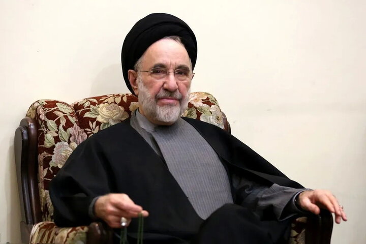 خاتمی: باید در پی چاره و تدبیر برای دور کردن سایه جنگ از کشور بود